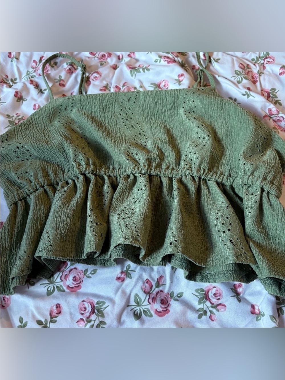 2/25$💌 Olive Green Eyelet Ruffle Cami Tank Top